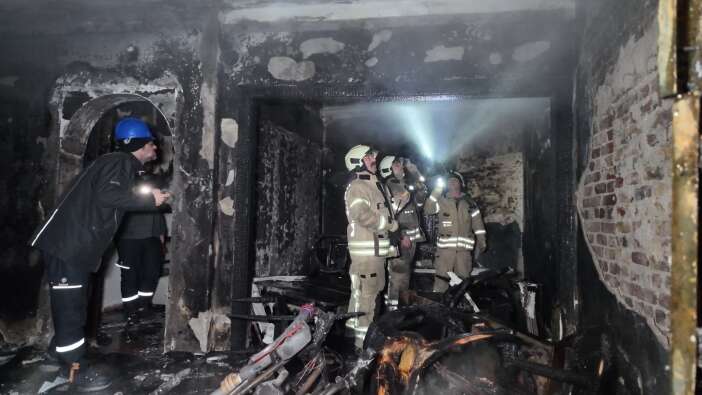 4-katli-binada-yangin-1i-agir-8-yarali-var