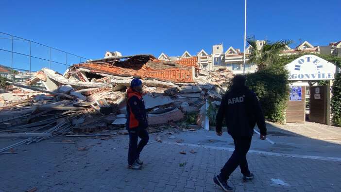 apart-otel-coktu-cok-sayida-ekip-sevk-edildi