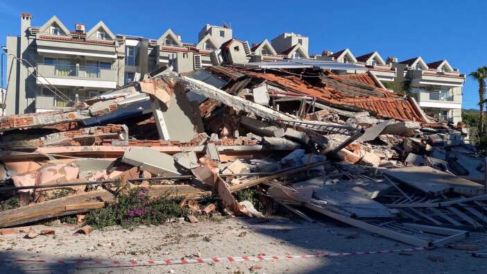 apart-otel-coktu-cok-sayida-ekip-sevk-edildi