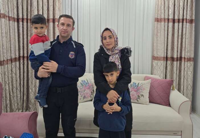 cezaevi-personeli-kaza-yapan-aileye-evini-acti