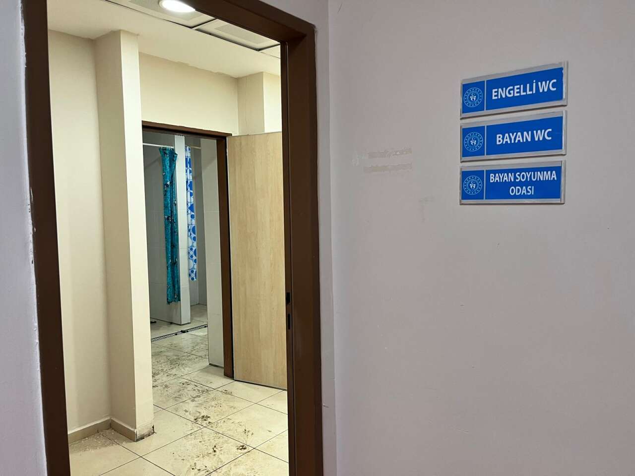 galatasarayin-fethiyedeki-soyunma-odasi-gundem-oldu