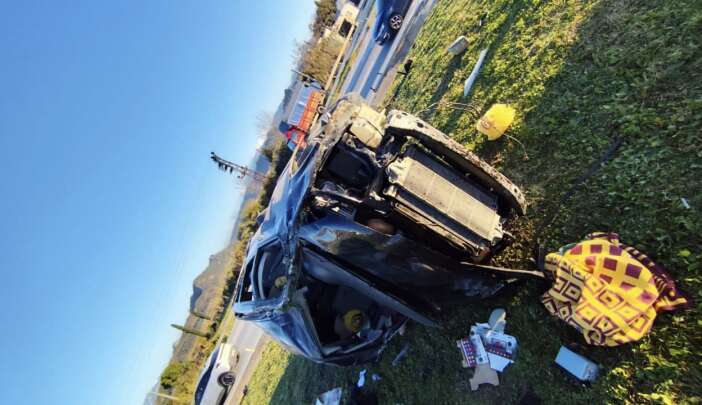 konya-yolunda-hafif-ticari-arac-ile-minibus-feci-sekilde-carpisti-5-yarali-var