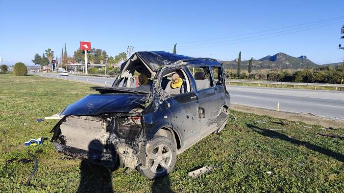 konya-yolunda-hafif-ticari-arac-ile-minibus-feci-sekilde-carpisti-5-yarali-var