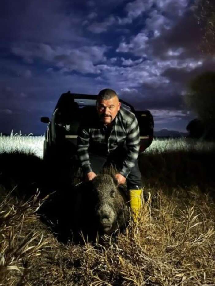 konyada-balikci-80-kiloluk-yaban-domuzunu-elleriyle-yakaladi