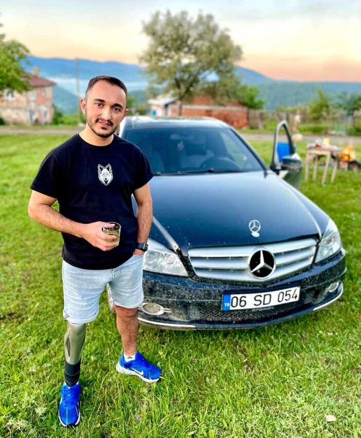 teror-gazisi-yaralandigi-yerde-canina-kiydi