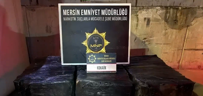 uyusturucuya-denizden-de-gecit-yok-limanda-298-kg-kokain-ele-gecirildi