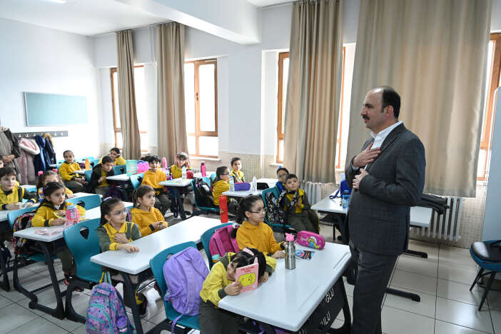 baskan-altayin-karne-alan-ogrencilere-surprizi-var