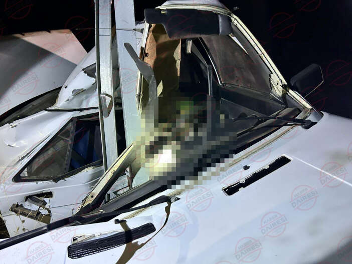 konyada-demir-direge-carpan-otomobil-ikiye-katlandi-can-kaybi-var