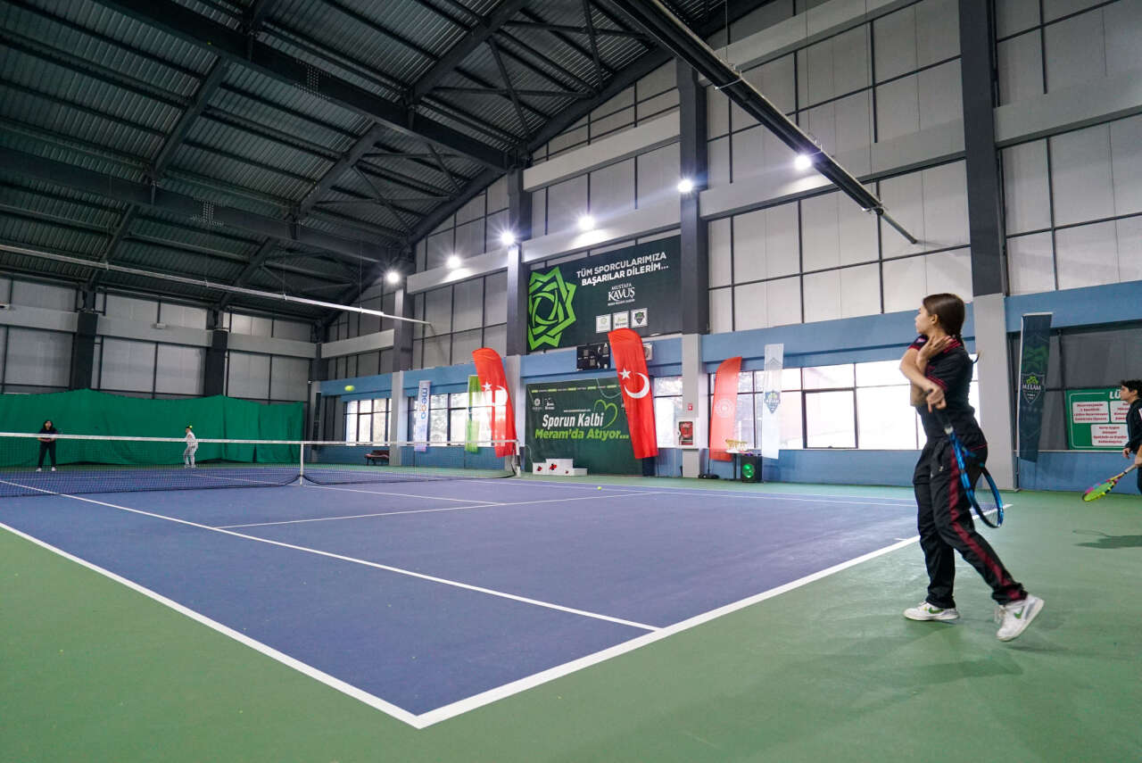 meram-okul-sporlari-tenis-il-birinciligine-ev-sahipligi-yapti