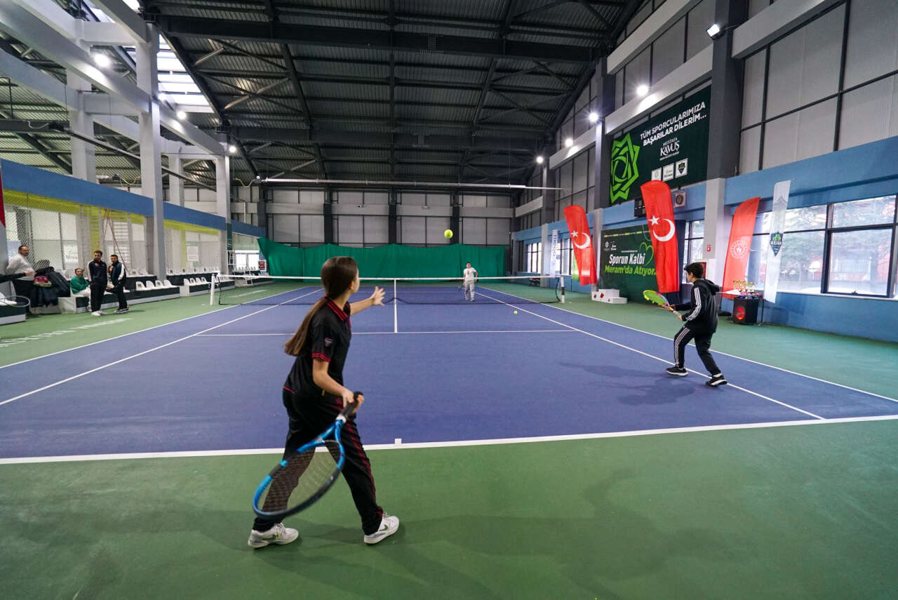 meram-okul-sporlari-tenis-il-birinciligine-ev-sahipligi-yapti
