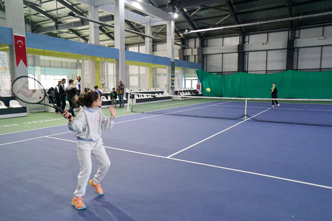 meram-okul-sporlari-tenis-il-birinciligine-ev-sahipligi-yapti