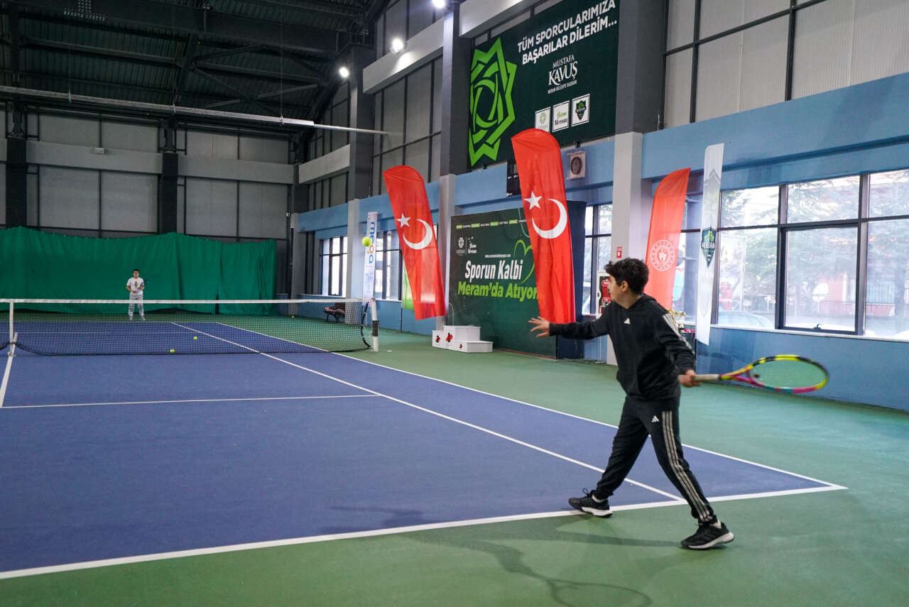 meram-okul-sporlari-tenis-il-birinciligine-ev-sahipligi-yapti