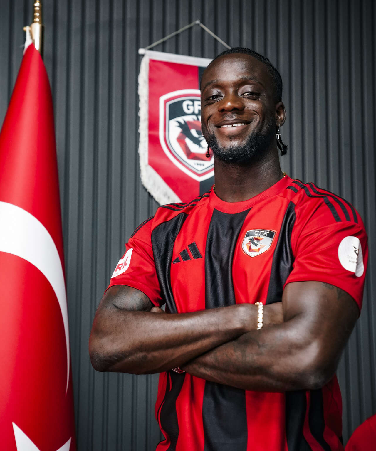 super-lig-ekibine-kritik-mac-oncesi-buyuk-sok-oyunculari-ameliyat-oldu