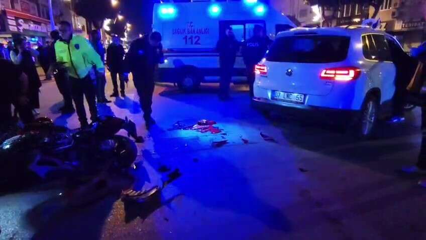 kaskini-kiz-arkadasina-veren-fenomen-motosikletci-kazada-oldu