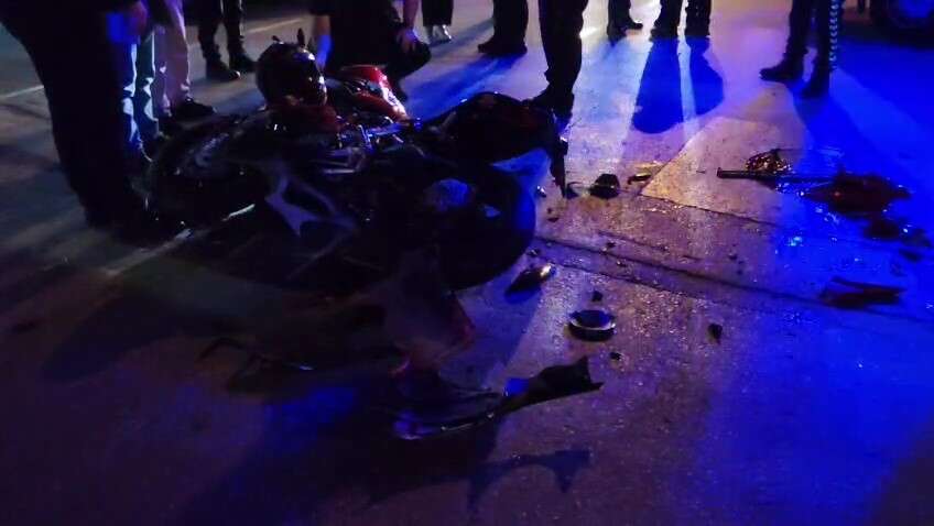 kaskini-kiz-arkadasina-veren-fenomen-motosikletci-kazada-oldu