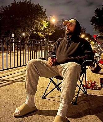 kaskini-kiz-arkadasina-veren-fenomen-motosikletci-kazada-oldu