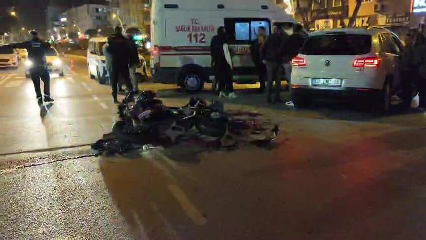 kaskini-kiz-arkadasina-veren-fenomen-motosikletci-kazada-oldu