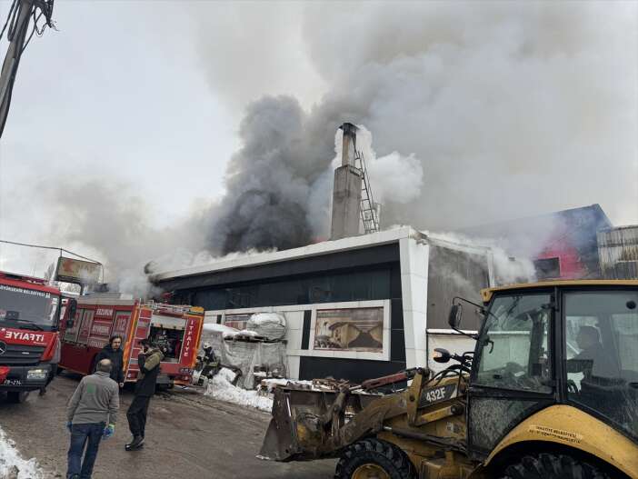 keresteciler-sanayisinde-patlama-sonrasi-buyuk-yangin