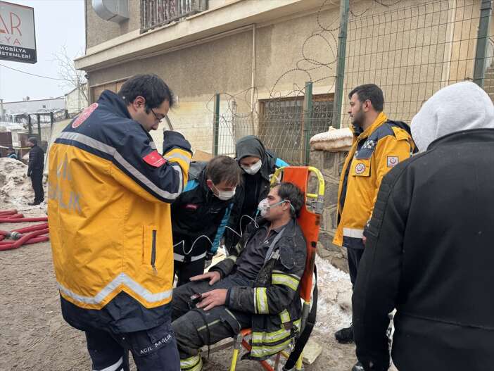 keresteciler-sanayisinde-patlama-sonrasi-buyuk-yangin