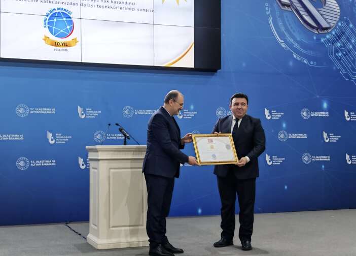 konya-buyuksehir-ve-koskiye-ulusal-duzeyde-basari-odulu