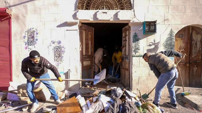 kotu-koku-sikayeti-gercegi-ortaya-cikardi-evden-168-ton-cop-cikti