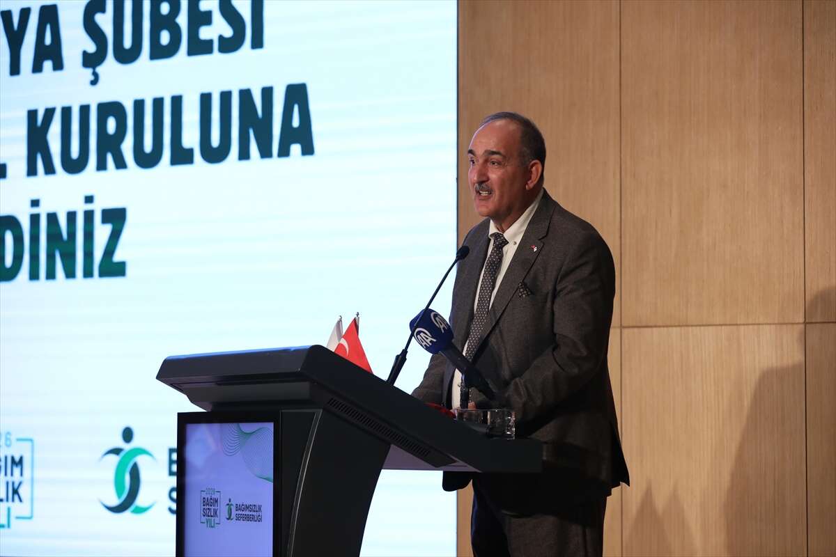 yesilay-konyada-bayrak-degisimi-yeni-baskan-secildi