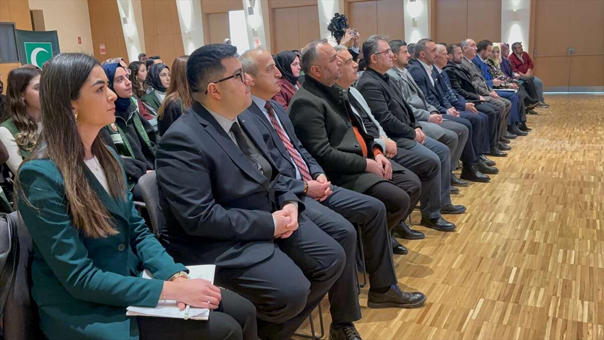 yesilay-konyada-bayrak-degisimi-yeni-baskan-secildi