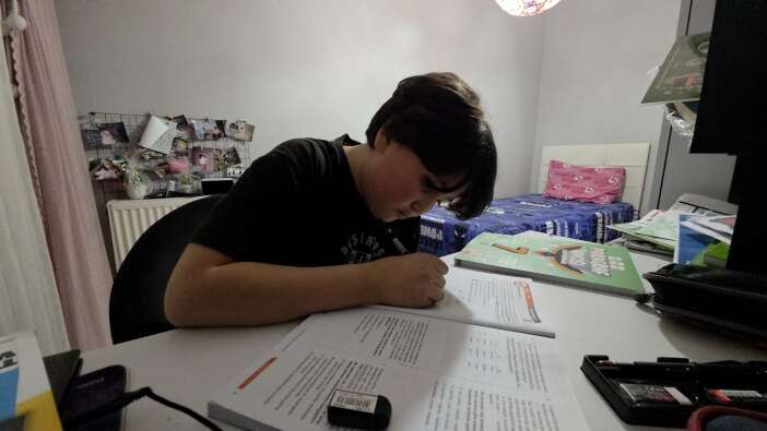 12-yasindaki-hasan-emre-8-yildir-durmadan-oksuruyor