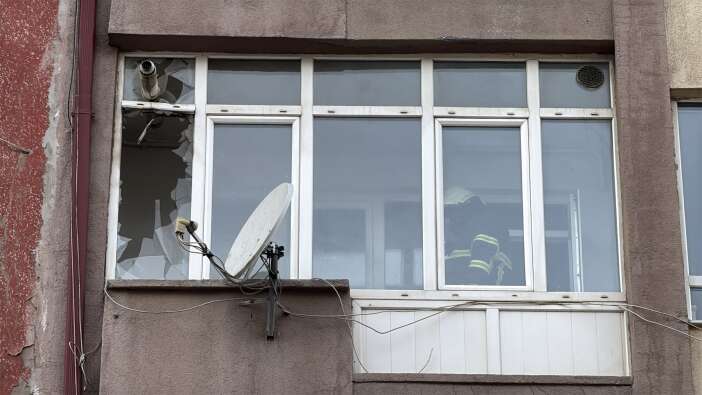 5-katli-apartmanda-kombi-patladi-cok-sayida-ekip-sevk-edildi