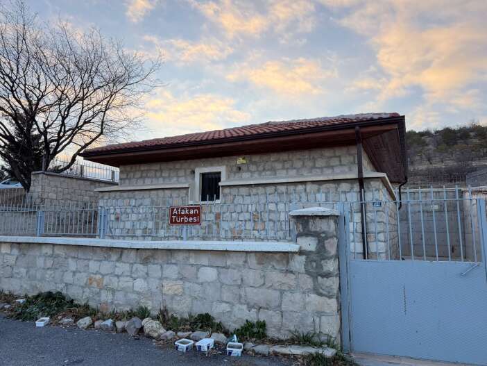 afakan-basanlar-buraya-kosuyor-konyanin-gizemli-turbesi