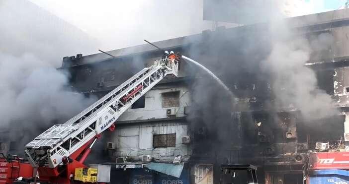 alisveris-merkezinde-yangin-1i-itfaiye-eri-6-kisi-oldu