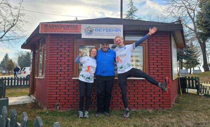 bisikletleriyle-dunya-turu-yapan-iki-turist-konyada-mola-verdi