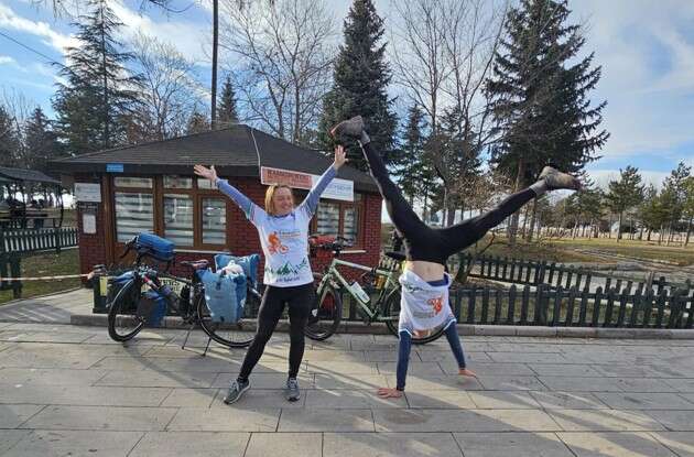 bisikletleriyle-dunya-turu-yapan-iki-turist-konyada-mola-verdi