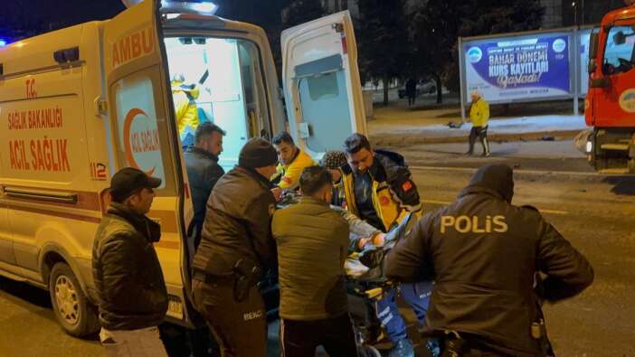 takla-atan-otomobil-alev-aldi-2si-agir-3-kisi-yaralandi