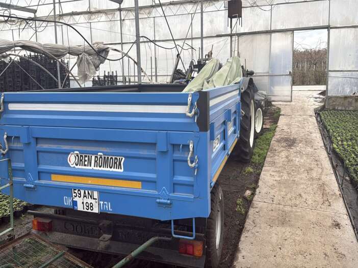 aldigi-traktor-basina-bela-oldu-kullanmadan-ceza-yedi