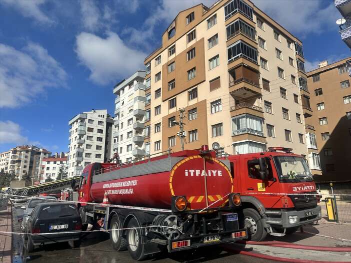 konya-akincilar-mahallesinde-9-katli-binada-yangin-panigi