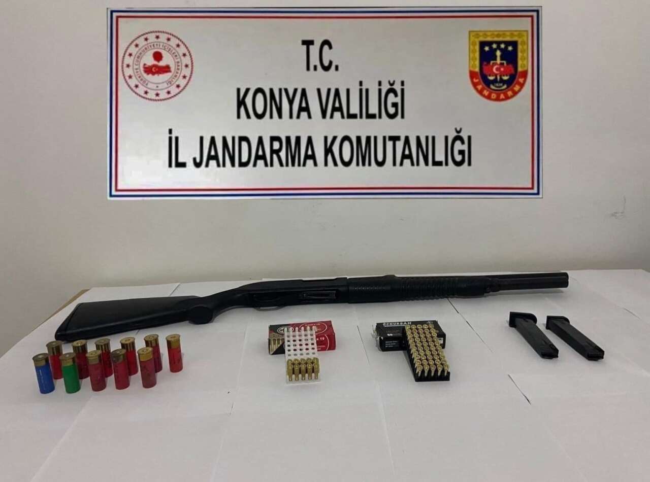 konyada-jandarmadan-baskin-silah-ve-binlerce-parca-ele-gecirildi