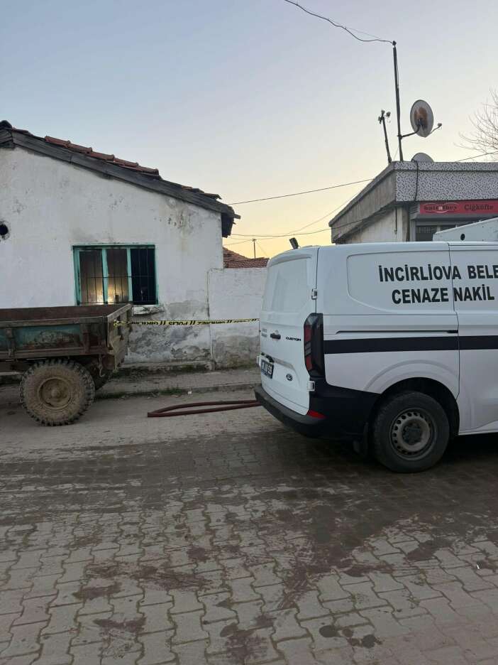 servet-savar-yanan-evinde-can-verdi