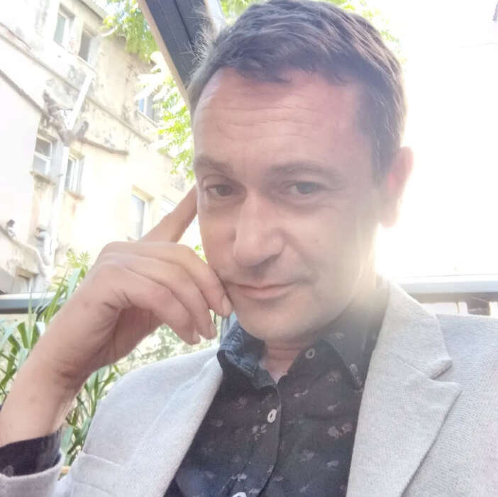 4-yil-once-turkiyeye-gelen-ingiliz-profesor-arkadasinin-evinde-olu-bulundu