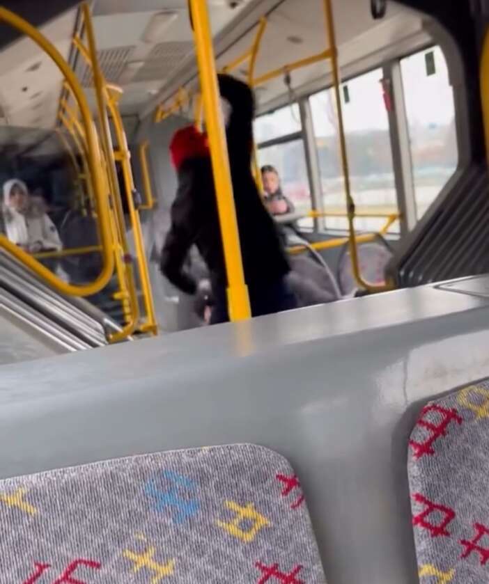 bos-otobuste-koltuk-kavgasi-once-darp-etti-sonra-komutanimi-cagirin-dedi