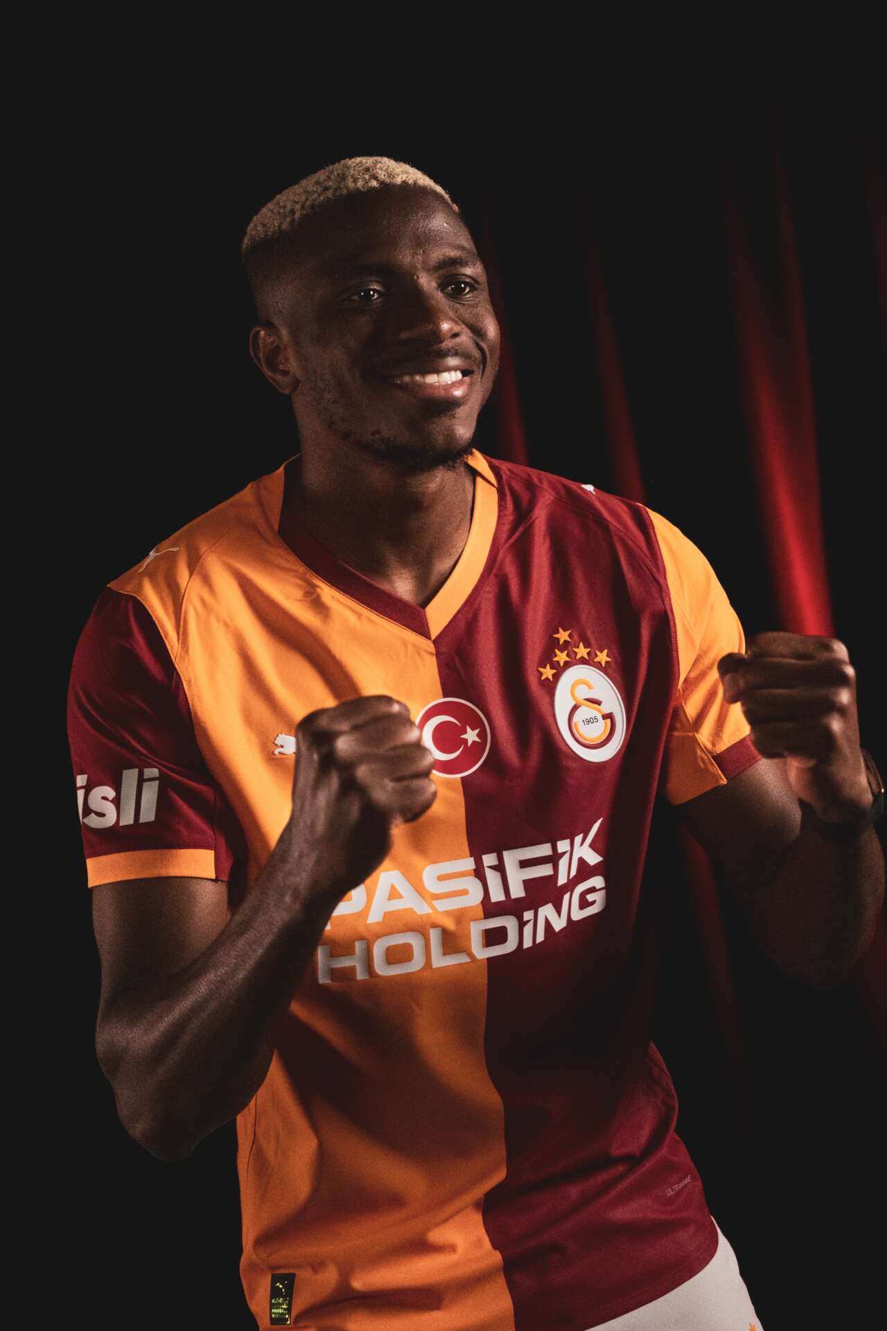 galatasarayin-yildizi-osimhen-bu-aksam-tarihe-gecebilir