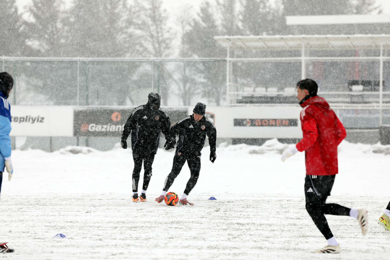 burak-yilmazdan-konyaspor-maci-oncesi-net-mesaj