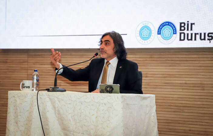 konyada-modern-dunyada-durus-sahibi-olmak-konusuldu