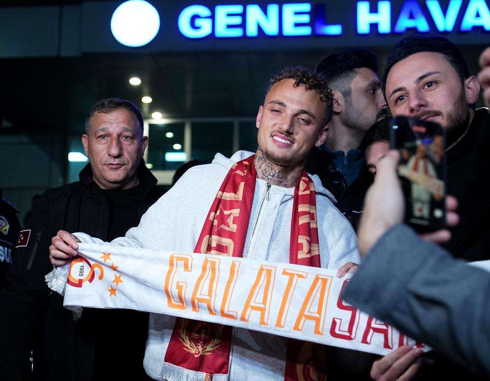 galatasarayin-yeni-transferi-sehre-geldi-iste-ilk-sozleri