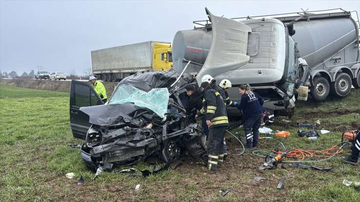 hasanaga-yakinlarinda-tir-kazasi-1-olu-1-yarali-var