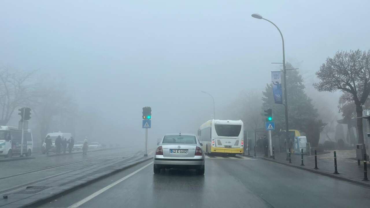 konya-gune-yogun-sisle-basladi-kazalar-da-yasandi