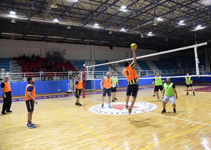 konyada-voleybol-turnuvasinda-anlamli-mesaj-filistine-destek-formasiyla-sahaya-ciktilar