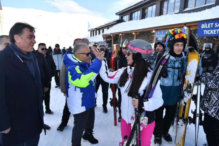 erciyes-yerli-ve-yabanci-turistlerle-doldu-konyada-da-akin-var