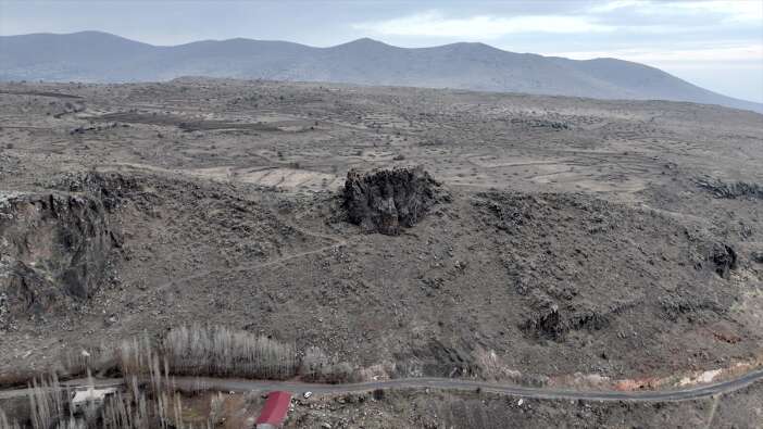 kaya-uzerine-kurulu-1000-yillik-murtaza-kalesi-zamana-meydan-okuyor