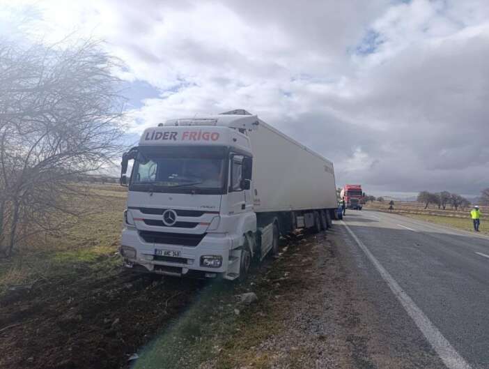 tirla-carpisan-otomobil-hurdaya-dondu-5-kisi-guclukle-cikartildi